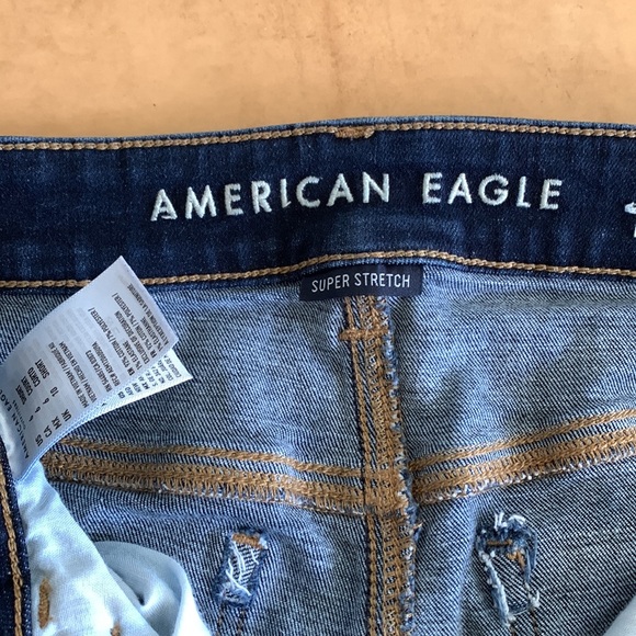 Brand new - no tag- AE size 6 short jeans super stretch - Picture 4 of 6